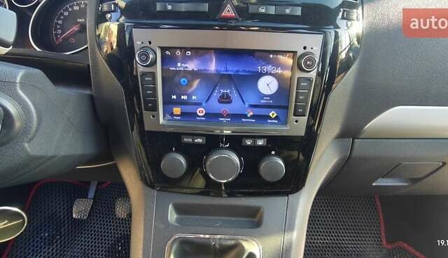 Черный Опель Зафира, объемом двигателя 1.6 л и пробегом 220 тыс. км за 7200 $, фото 26 на Automoto.ua