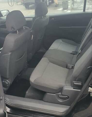 Черный Опель Зафира, объемом двигателя 1.6 л и пробегом 260 тыс. км за 6200 $, фото 1 на Automoto.ua