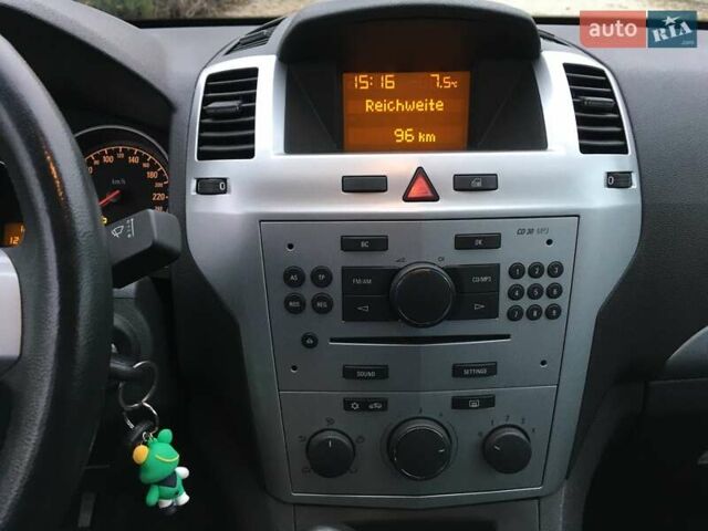 Черный Опель Зафира, объемом двигателя 1.6 л и пробегом 121 тыс. км за 6999 $, фото 31 на Automoto.ua