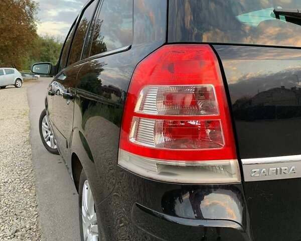 Черный Опель Зафира, объемом двигателя 1.8 л и пробегом 198 тыс. км за 6900 $, фото 20 на Automoto.ua