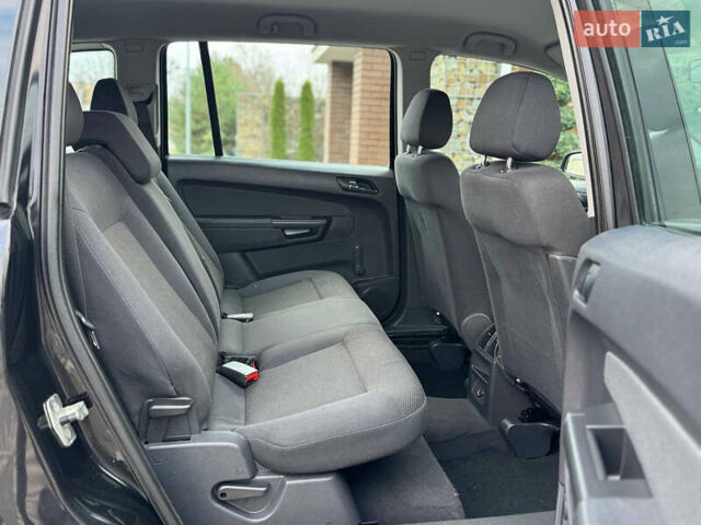 Черный Опель Зафира, объемом двигателя 1.8 л и пробегом 256 тыс. км за 6250 $, фото 47 на Automoto.ua