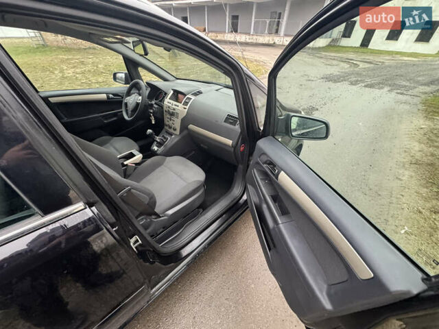 Черный Опель Зафира, объемом двигателя 1.6 л и пробегом 198 тыс. км за 6300 $, фото 28 на Automoto.ua