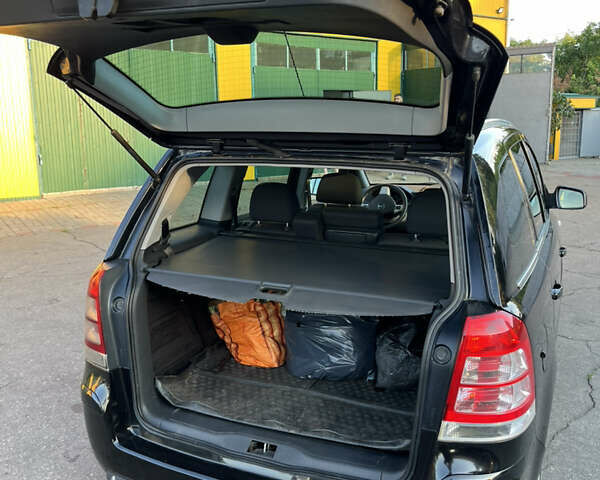 Черный Опель Зафира, объемом двигателя 1.7 л и пробегом 320 тыс. км за 5650 $, фото 4 на Automoto.ua