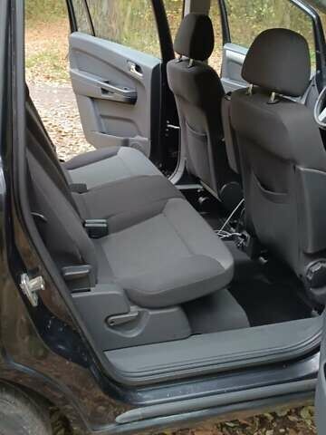 Черный Опель Зафира, объемом двигателя 1.69 л и пробегом 290 тыс. км за 6499 $, фото 13 на Automoto.ua