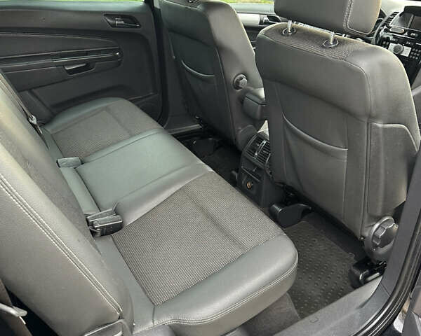 Черный Опель Зафира, объемом двигателя 1.6 л и пробегом 192 тыс. км за 5700 $, фото 5 на Automoto.ua