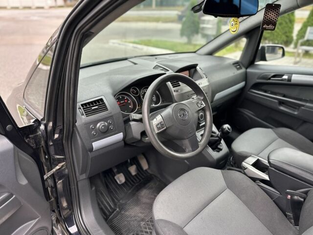 Черный Опель Зафира, объемом двигателя 0 л и пробегом 333 тыс. км за 5500 $, фото 4 на Automoto.ua