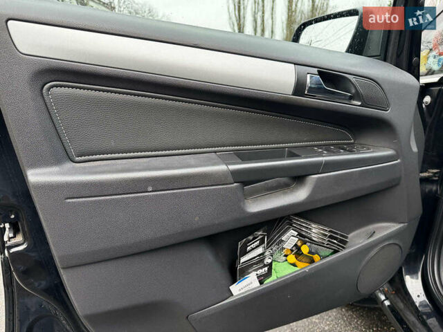 Черный Опель Зафира, объемом двигателя 1.6 л и пробегом 218 тыс. км за 7690 $, фото 26 на Automoto.ua