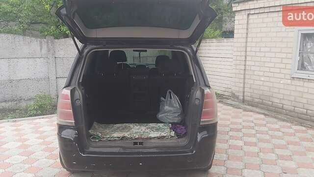 Чорний Опель Зафіра, об'ємом двигуна 1.6 л та пробігом 240 тис. км за 5500 $, фото 1 на Automoto.ua