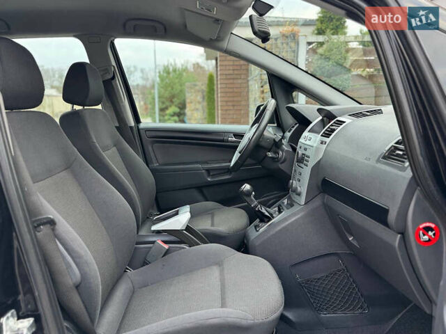 Черный Опель Зафира, объемом двигателя 1.8 л и пробегом 256 тыс. км за 6250 $, фото 37 на Automoto.ua