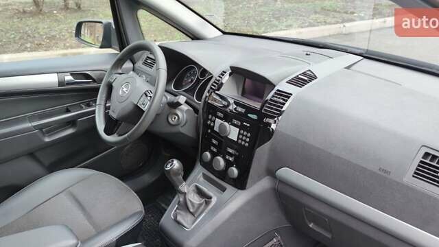 Черный Опель Зафира, объемом двигателя 1.8 л и пробегом 226 тыс. км за 7100 $, фото 7 на Automoto.ua