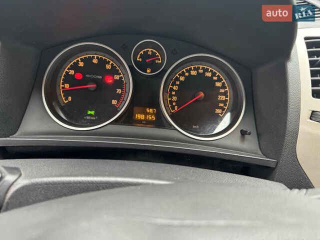 Черный Опель Зафира, объемом двигателя 1.6 л и пробегом 198 тыс. км за 6300 $, фото 24 на Automoto.ua