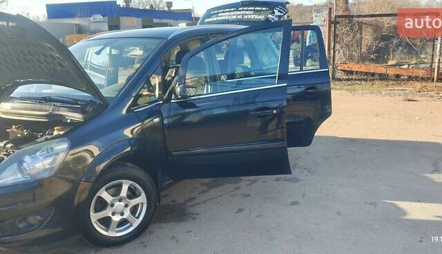 Черный Опель Зафира, объемом двигателя 1.6 л и пробегом 220 тыс. км за 7200 $, фото 7 на Automoto.ua