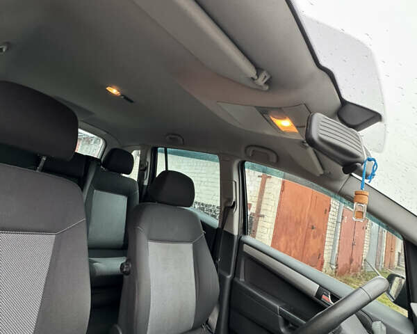 Черный Опель Зафира, объемом двигателя 1.9 л и пробегом 266 тыс. км за 5999 $, фото 15 на Automoto.ua