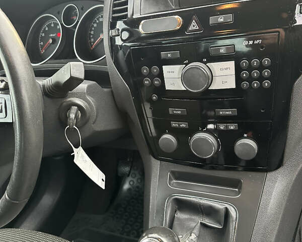 Черный Опель Зафира, объемом двигателя 1.6 л и пробегом 192 тыс. км за 5700 $, фото 8 на Automoto.ua