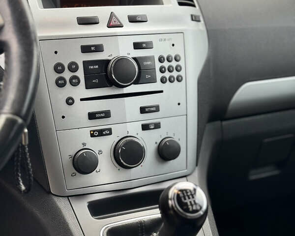 Чорний Опель Зафіра, об'ємом двигуна 1.7 л та пробігом 197 тис. км за 6500 $, фото 44 на Automoto.ua