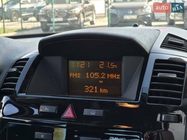 Черный Опель Зафира, объемом двигателя 2.2 л и пробегом 165 тыс. км за 8699 $, фото 47 на Automoto.ua