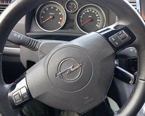 Чорний Опель Зафіра, об'ємом двигуна 1.8 л та пробігом 215 тис. км за 6500 $, фото 9 на Automoto.ua