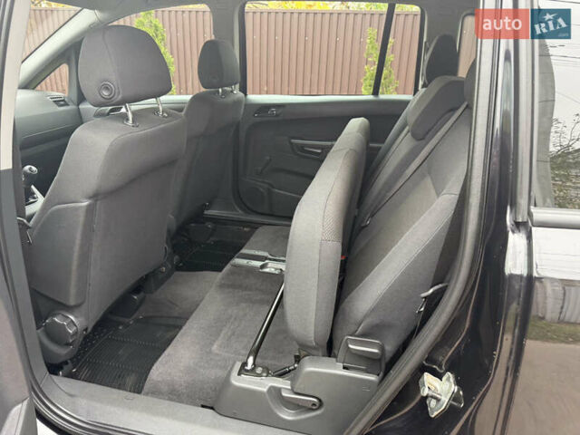 Черный Опель Зафира, объемом двигателя 1.6 л и пробегом 201 тыс. км за 7100 $, фото 40 на Automoto.ua