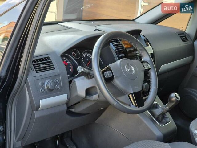 Черный Опель Зафира, объемом двигателя 2.2 л и пробегом 165 тыс. км за 8699 $, фото 23 на Automoto.ua