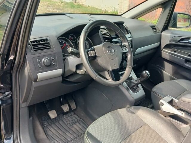 Черный Опель Зафира, объемом двигателя 0 л и пробегом 225 тыс. км за 6600 $, фото 6 на Automoto.ua