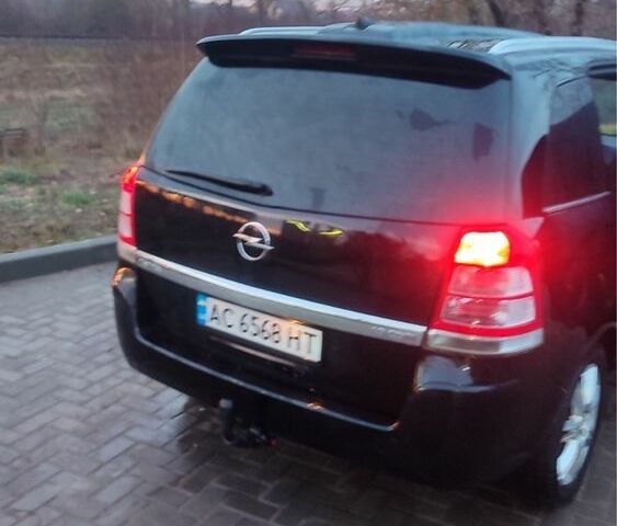 Черный Опель Зафира, объемом двигателя 1.9 л и пробегом 300 тыс. км за 8000 $, фото 8 на Automoto.ua