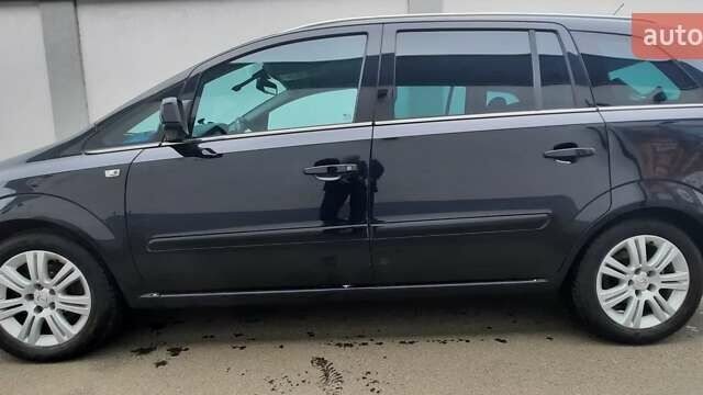 Черный Опель Зафира, объемом двигателя 1.8 л и пробегом 216 тыс. км за 7500 $, фото 1 на Automoto.ua