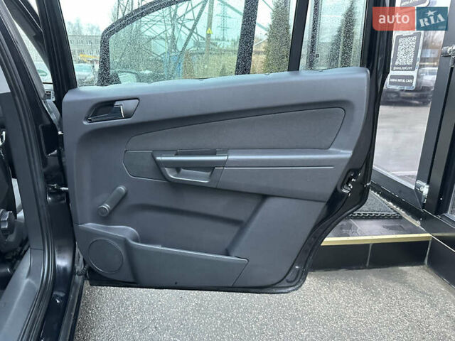 Черный Опель Зафира, объемом двигателя 1.6 л и пробегом 265 тыс. км за 6200 $, фото 21 на Automoto.ua