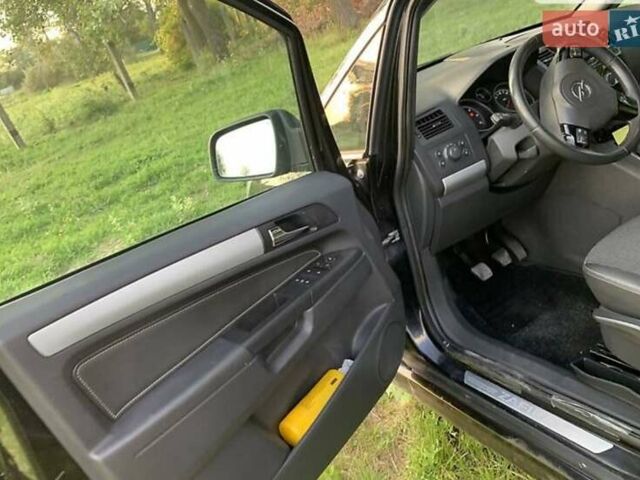 Черный Опель Зафира, объемом двигателя 1.69 л и пробегом 300 тыс. км за 6700 $, фото 4 на Automoto.ua