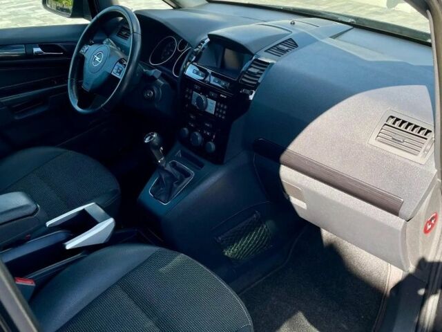 Чорний Опель Зафіра, об'ємом двигуна 1.9 л та пробігом 182 тис. км за 2300 $, фото 9 на Automoto.ua