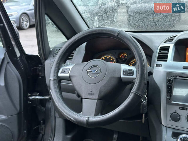 Черный Опель Зафира, объемом двигателя 1.6 л и пробегом 265 тыс. км за 6200 $, фото 20 на Automoto.ua
