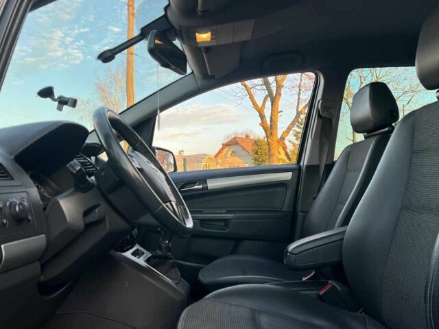 Черный Опель Зафира, объемом двигателя 1.7 л и пробегом 280 тыс. км за 7000 $, фото 8 на Automoto.ua