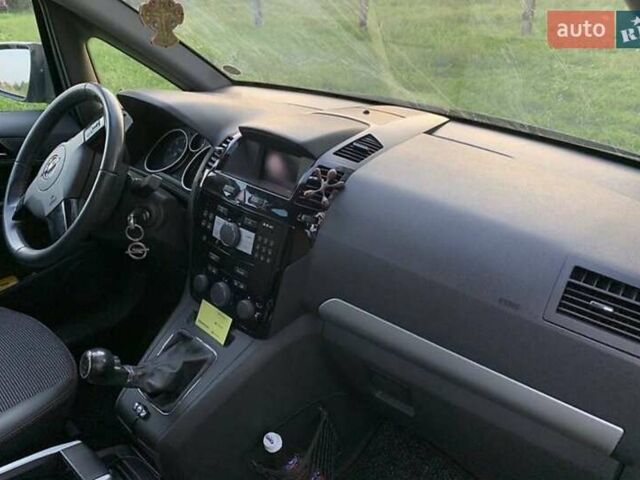 Черный Опель Зафира, объемом двигателя 1.69 л и пробегом 300 тыс. км за 6700 $, фото 3 на Automoto.ua