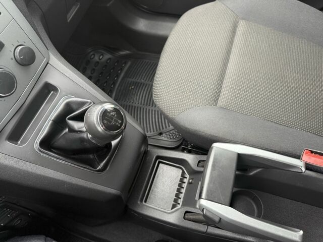 Черный Опель Зафира, объемом двигателя 1.6 л и пробегом 201 тыс. км за 7100 $, фото 13 на Automoto.ua