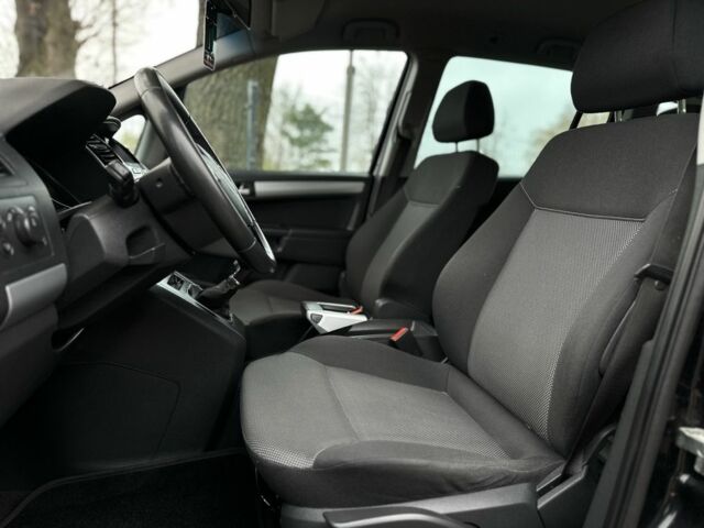 Черный Опель Зафира, объемом двигателя 1.7 л и пробегом 254 тыс. км за 7500 $, фото 6 на Automoto.ua