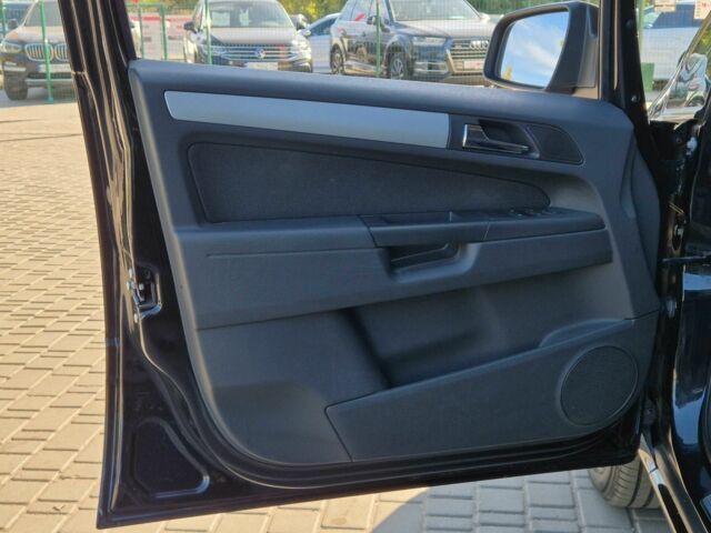 Черный Опель Зафира, объемом двигателя 2.2 л и пробегом 165 тыс. км за 8399 $, фото 8 на Automoto.ua