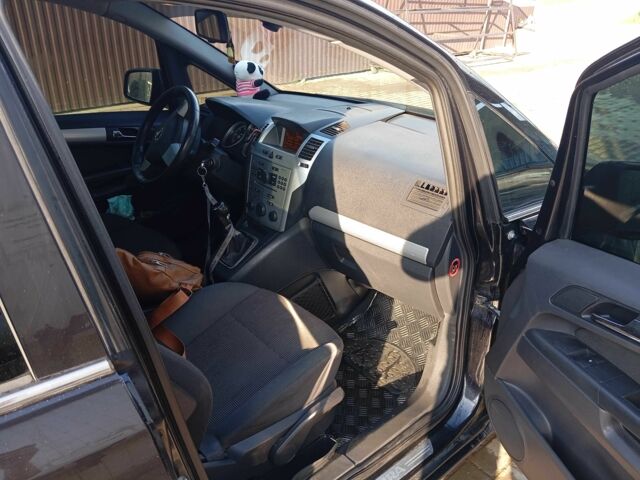 Опель Зафира 2010 в Верховине на Automoto.ua Черный Опель Зафира, объемом двигателя 1.7 л и пробегом 250 тыс. км за 6500 $, фото 9 на Automoto.ua