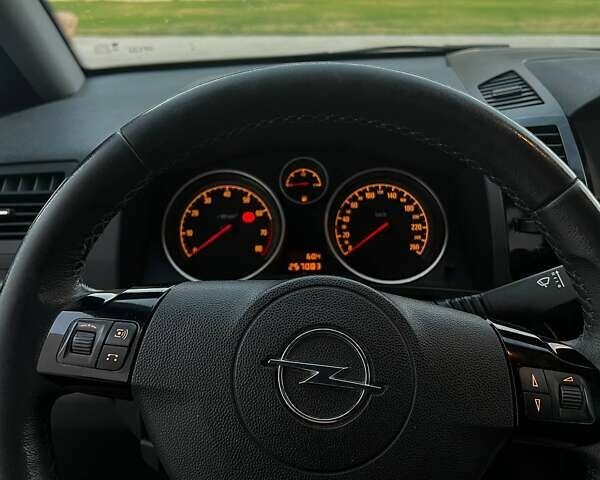 Черный Опель Зафира, объемом двигателя 1.8 л и пробегом 257 тыс. км за 6700 $, фото 12 на Automoto.ua