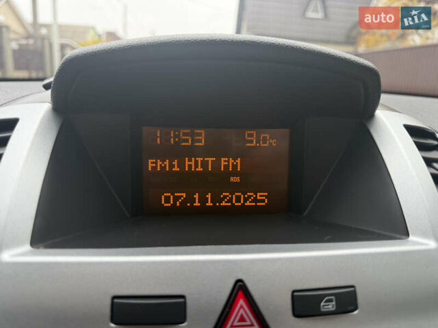 Черный Опель Зафира, объемом двигателя 1.6 л и пробегом 201 тыс. км за 7100 $, фото 30 на Automoto.ua