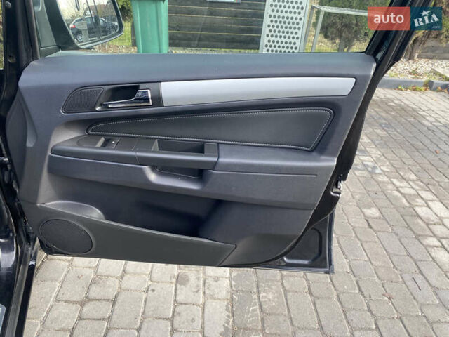 Черный Опель Зафира, объемом двигателя 1.7 л и пробегом 214 тыс. км за 6900 $, фото 12 на Automoto.ua