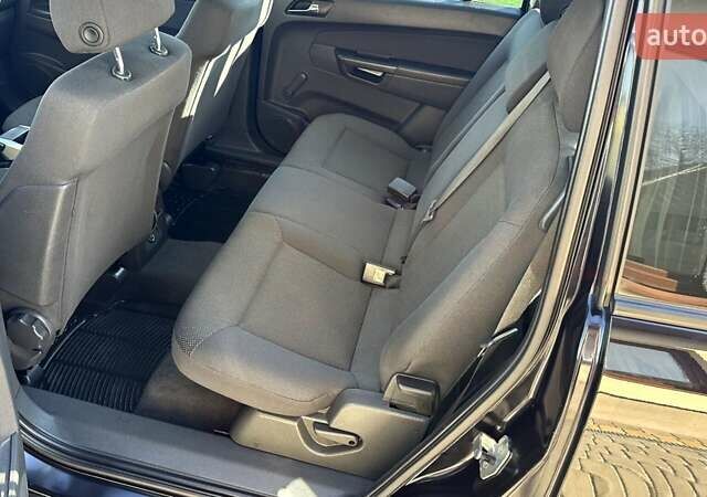 Черный Опель Зафира, объемом двигателя 1.6 л и пробегом 200 тыс. км за 6550 $, фото 12 на Automoto.ua