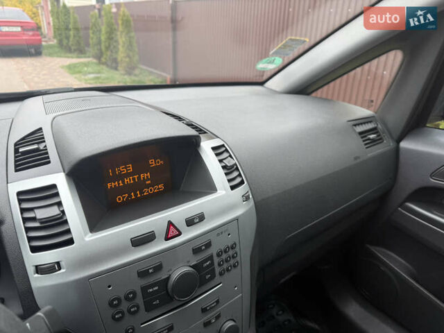 Черный Опель Зафира, объемом двигателя 1.6 л и пробегом 201 тыс. км за 7100 $, фото 27 на Automoto.ua