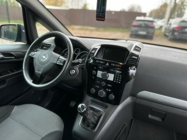 Черный Опель Зафира, объемом двигателя 1.7 л и пробегом 254 тыс. км за 7500 $, фото 7 на Automoto.ua