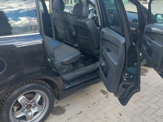 Черный Опель Зафира, объемом двигателя 1.7 л и пробегом 305 тыс. км за 7000 $, фото 4 на Automoto.ua