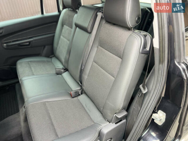 Черный Опель Зафира, объемом двигателя 1.9 л и пробегом 172 тыс. км за 8000 $, фото 22 на Automoto.ua