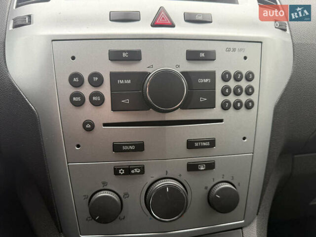 Черный Опель Зафира, объемом двигателя 1.6 л и пробегом 201 тыс. км за 7100 $, фото 32 на Automoto.ua