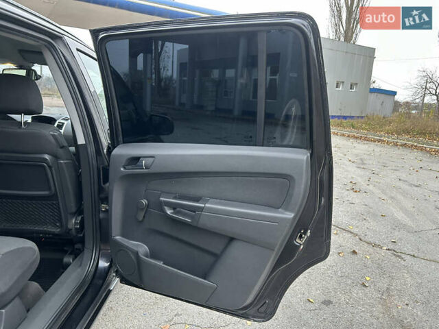 Черный Опель Зафира, объемом двигателя 1.91 л и пробегом 278 тыс. км за 6400 $, фото 31 на Automoto.ua