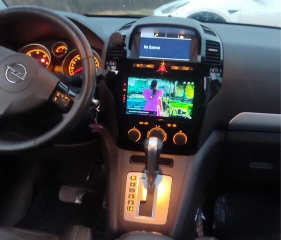 Черный Опель Зафира, объемом двигателя 1.9 л и пробегом 300 тыс. км за 8000 $, фото 5 на Automoto.ua