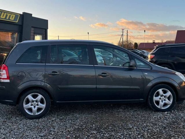 Черный Опель Зафира, объемом двигателя 1.7 л и пробегом 280 тыс. км за 7000 $, фото 7 на Automoto.ua