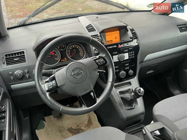 Черный Опель Зафира, объемом двигателя 1.7 л и пробегом 215 тыс. км за 6999 $, фото 9 на Automoto.ua