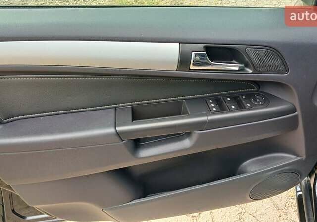 Черный Опель Зафира, объемом двигателя 1.6 л и пробегом 225 тыс. км за 6700 $, фото 27 на Automoto.ua